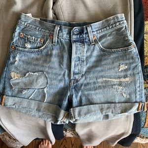 Levi’s distressed jeans shorts light acid wash